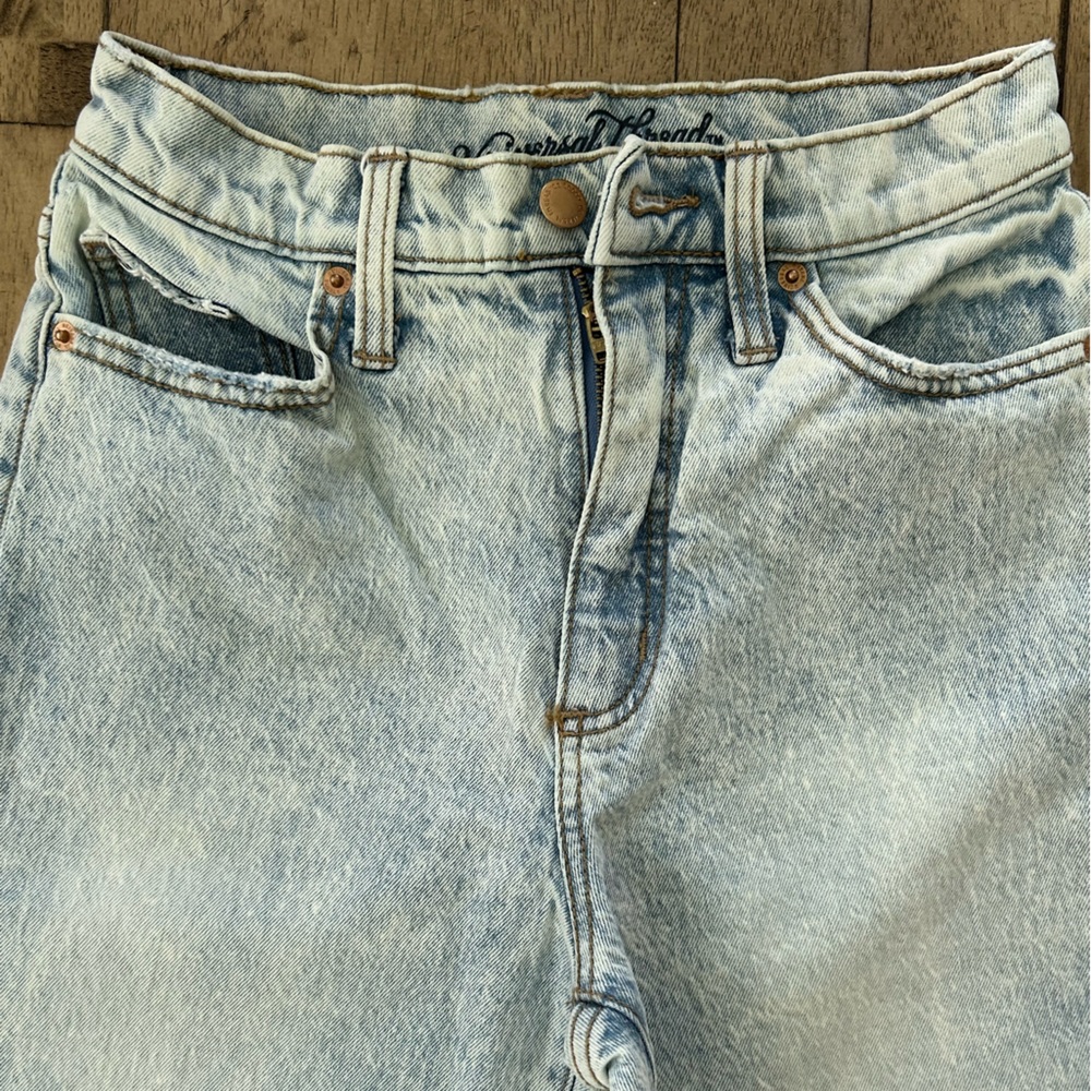 Universal Thread Mom High-Waisted Jeans Size 0.
